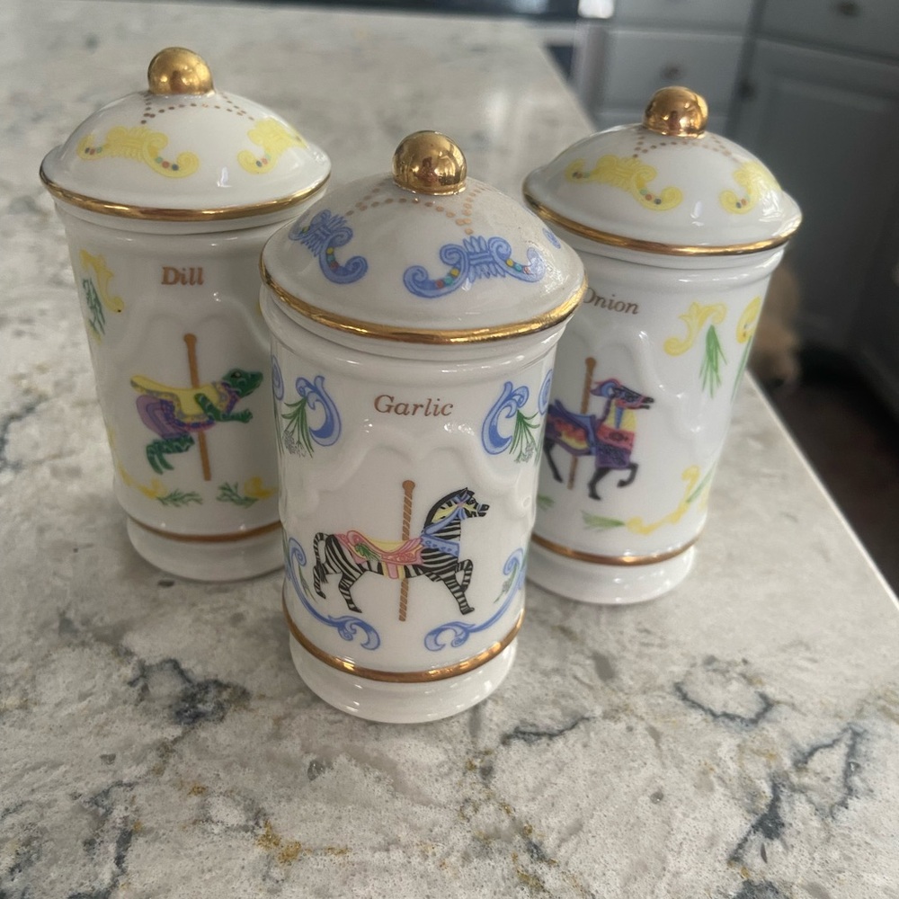 10 piece 24 karat gold Lennox carousel spice jar set